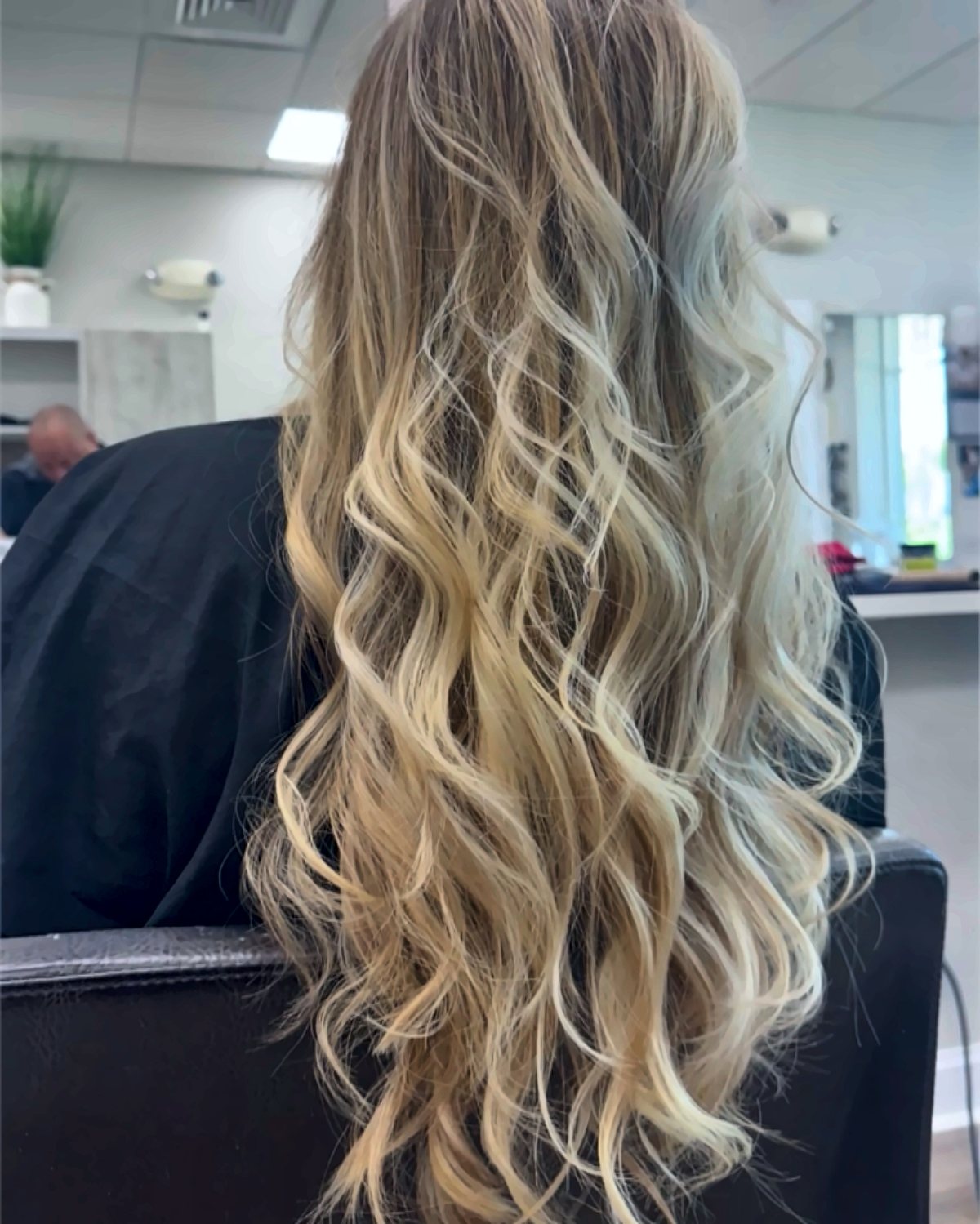 Ondas rubias largas y naturales